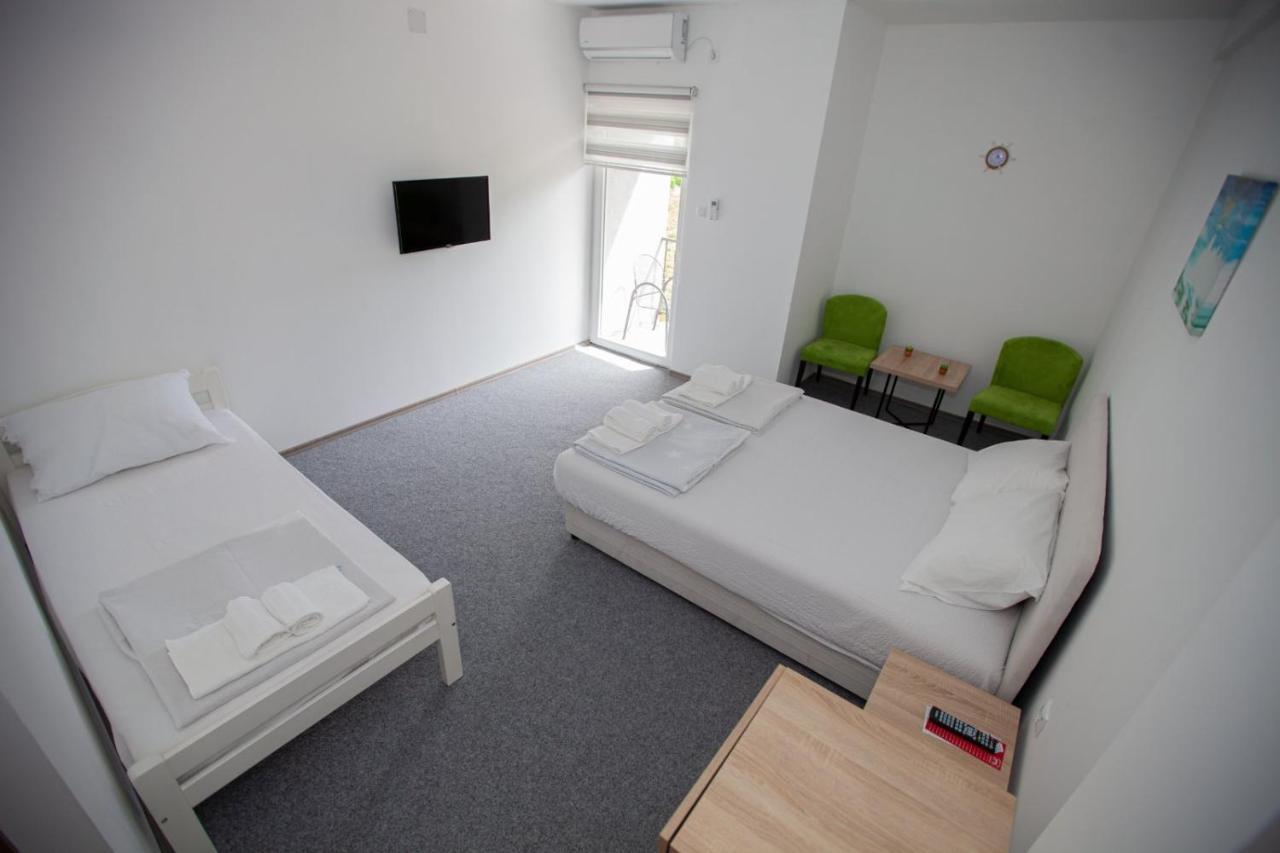 Vinarija "Delmo" Apartments Trebinje Eksteriør billede