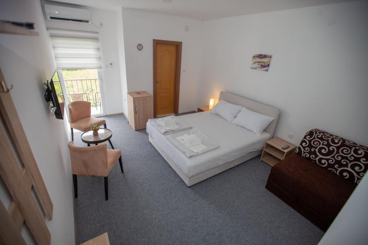 Vinarija "Delmo" Apartments Trebinje Eksteriør billede